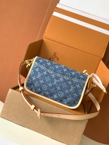 Louis Vuitton Handbag M13070