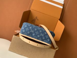 Louis Vuitton Handbag M13070