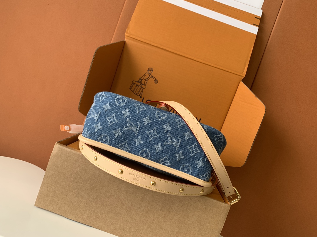 Louis Vuitton Handbag M13070