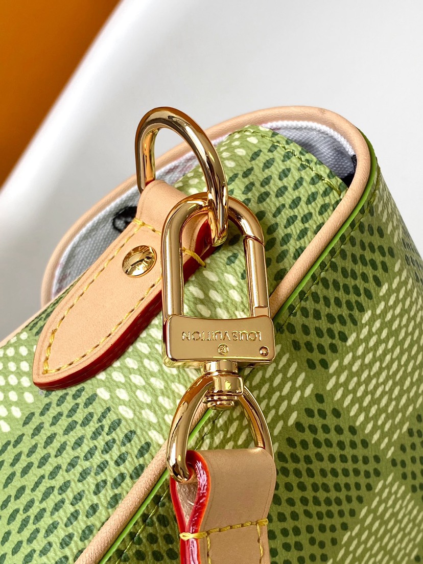 Louis Vuitton Messenger Bag 47060