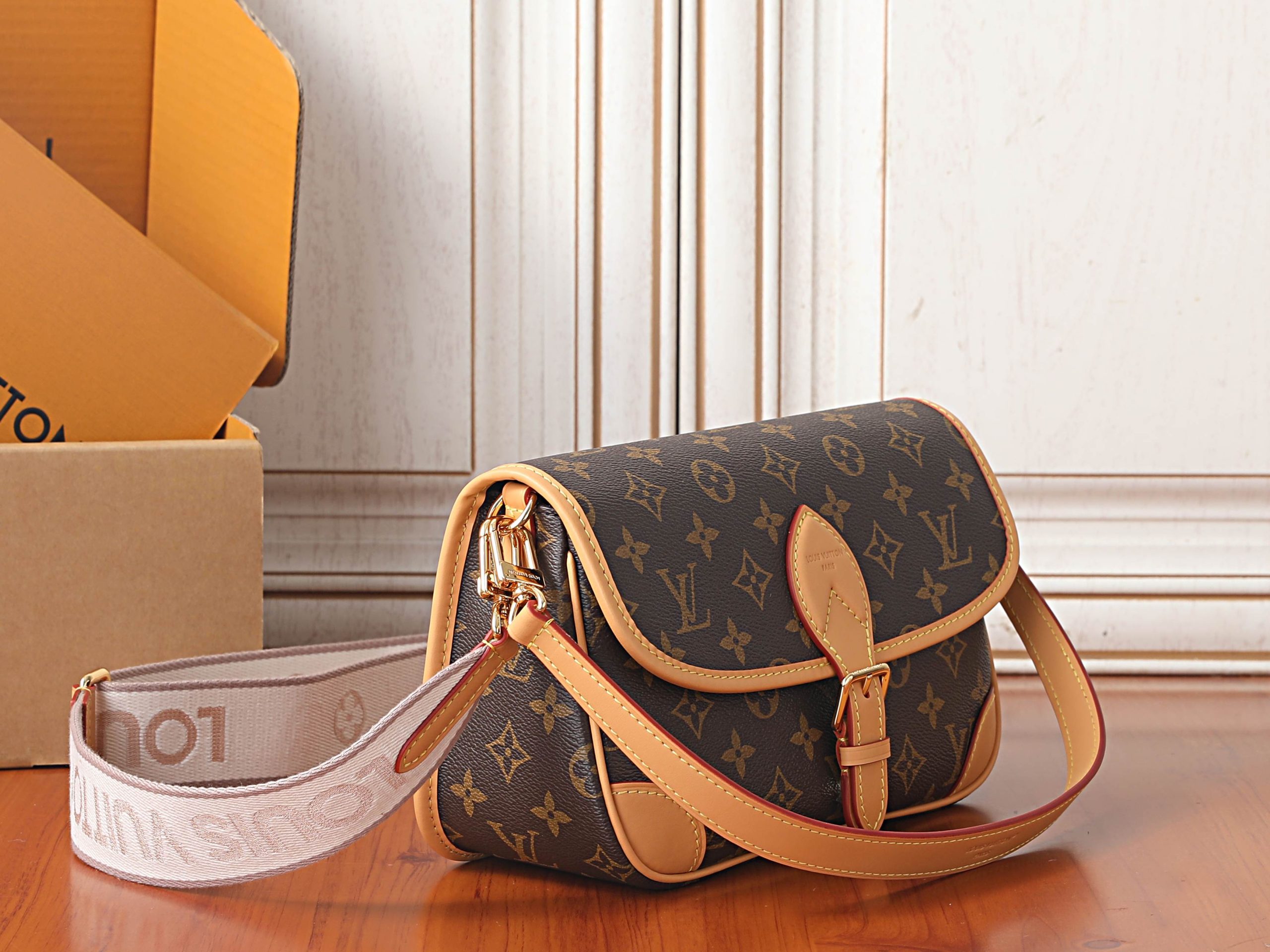 Louis Vuitton Handbag M13035