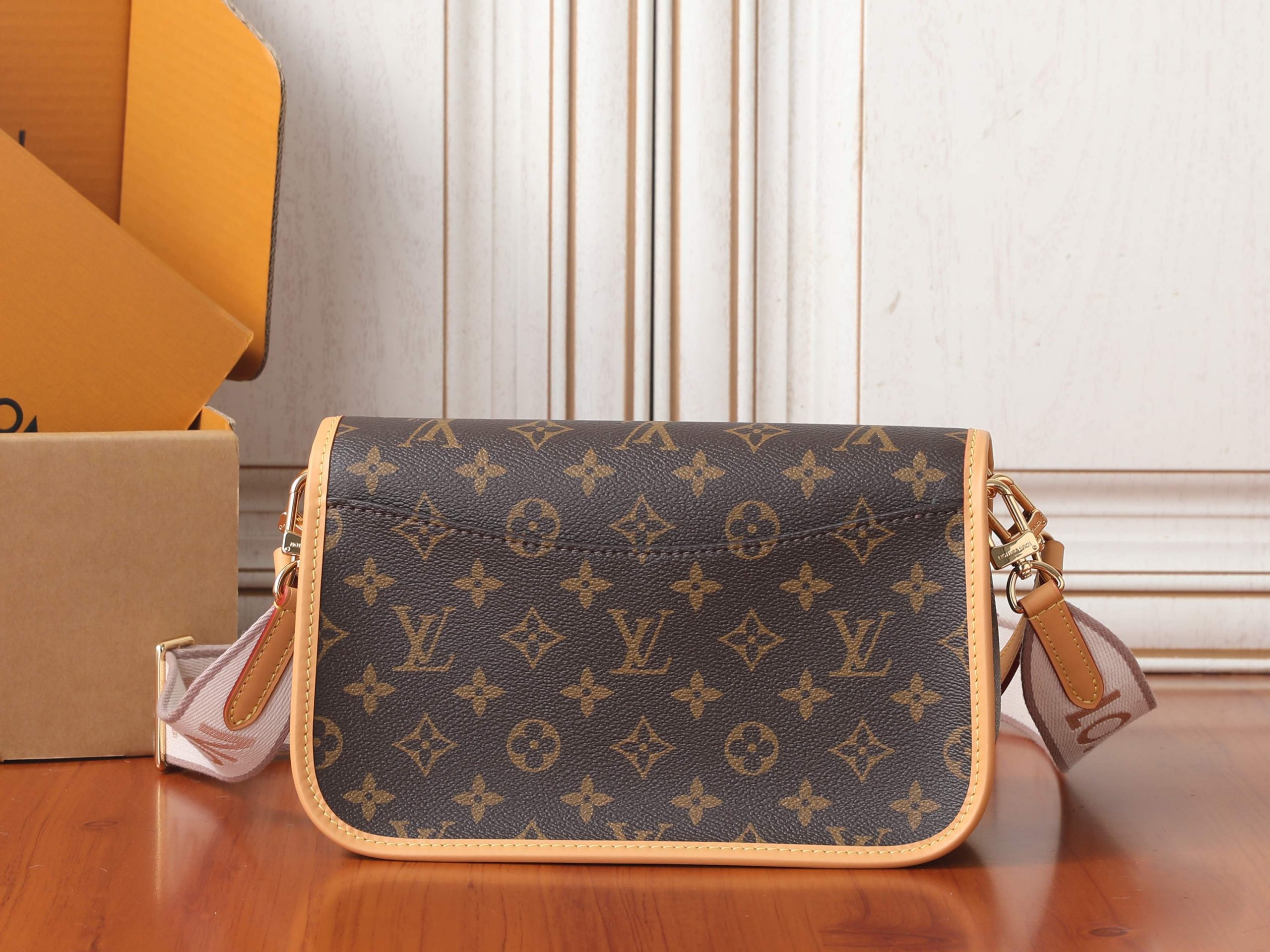 Louis Vuitton Handbag M13035
