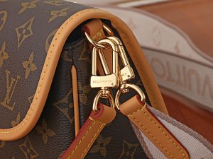 Louis Vuitton Handbag M13035