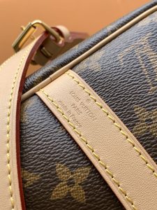 Louis Vuitton Handbag M46980