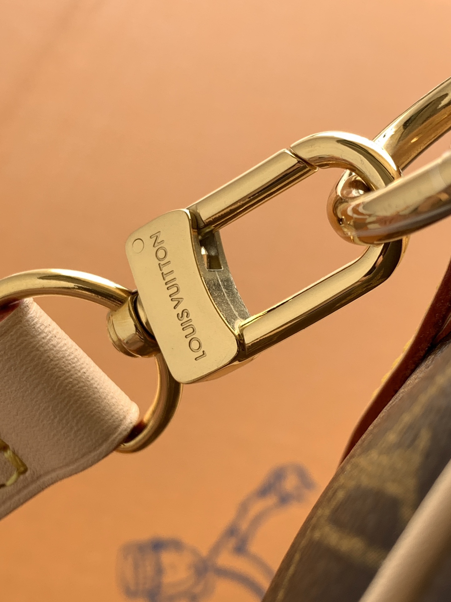 Louis Vuitton Handbag M46980
