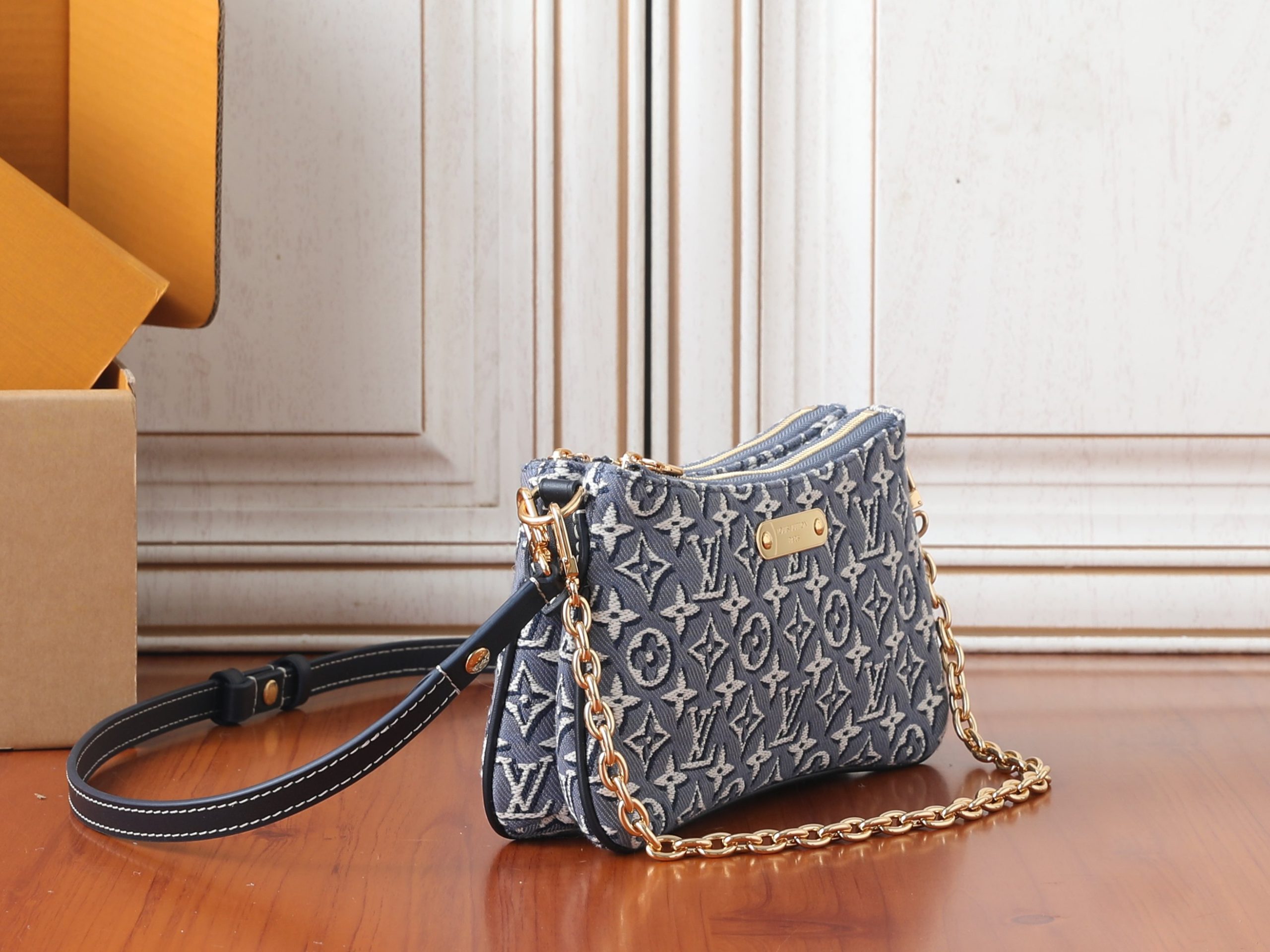Louis Vuitton Handbag M29895