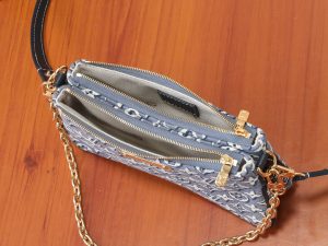Louis Vuitton Handbag M29895