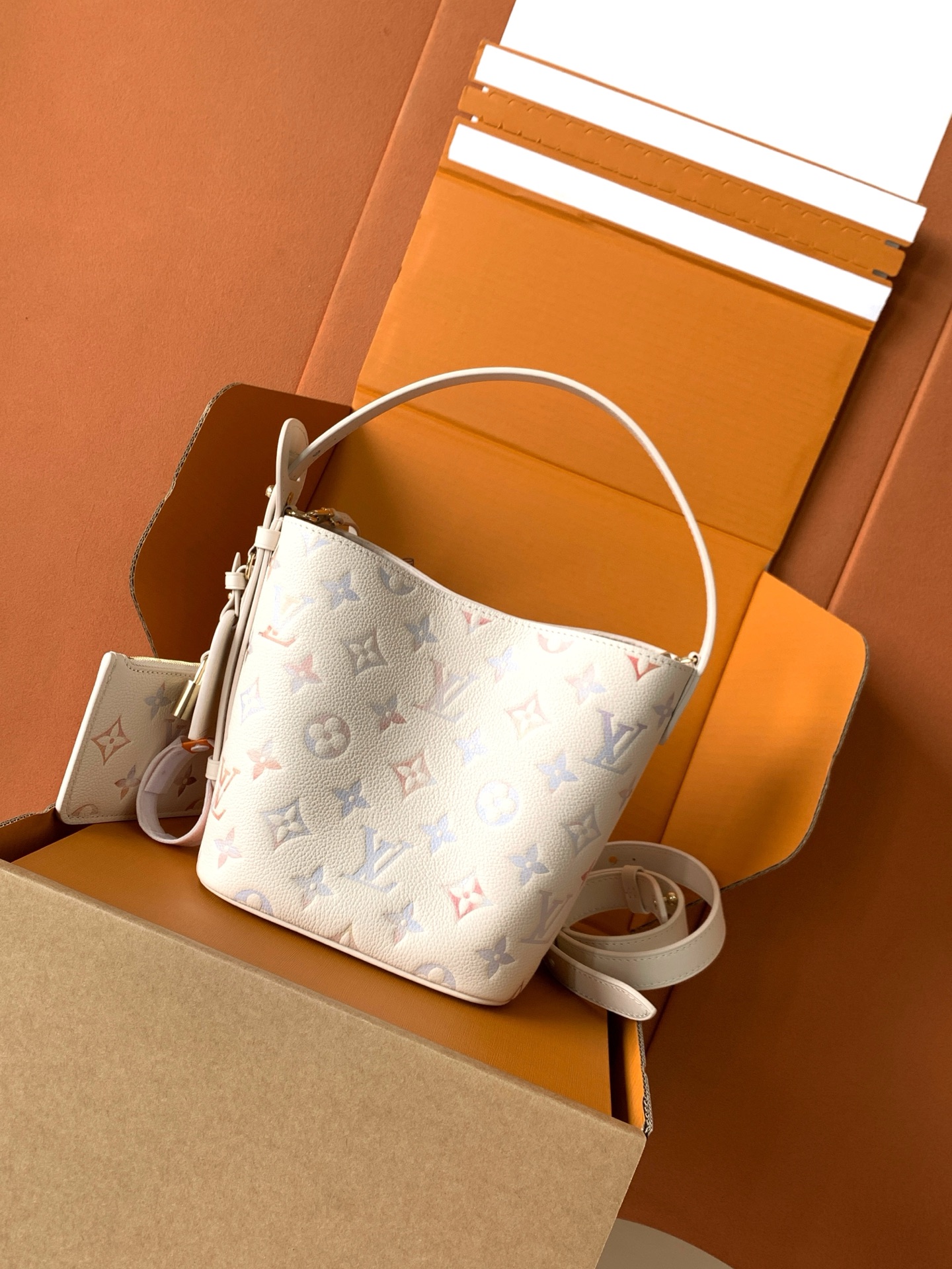 Louis Vuitton Bucket Bag M25673