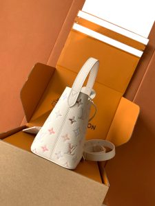 Louis Vuitton Bucket Bag M25673
