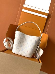 Louis Vuitton Bucket Bag M25673