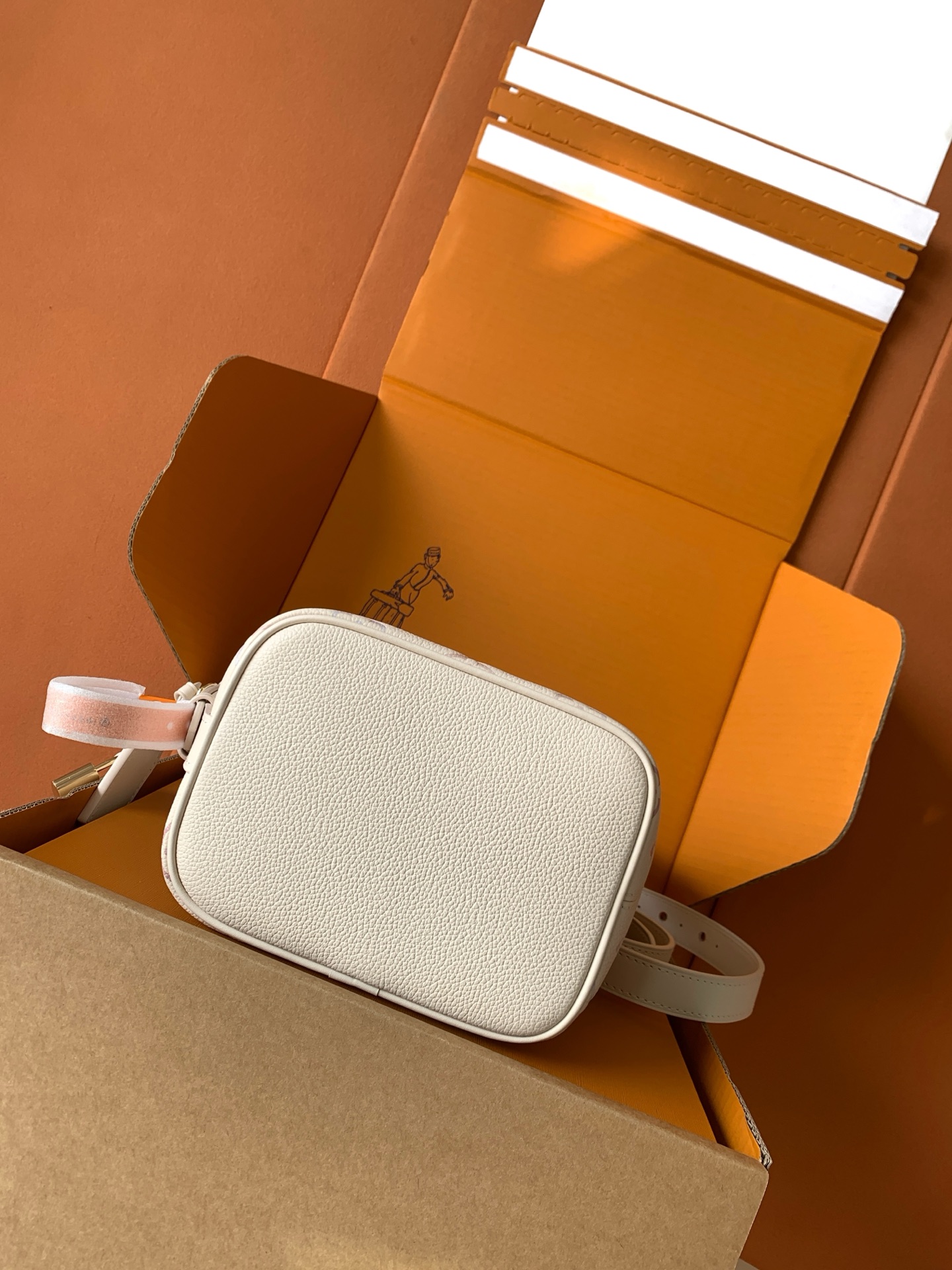 Louis Vuitton Bucket Bag M25673