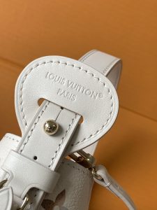 Louis Vuitton Bucket Bag M25673