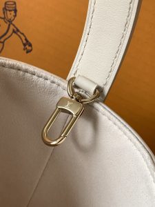 Louis Vuitton Bucket Bag M25673
