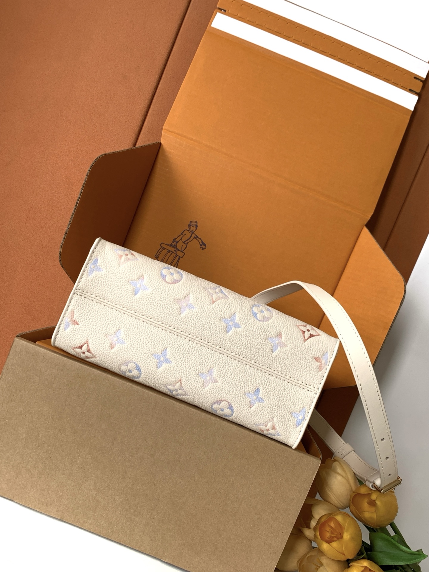 Louis Vuitton Handbag M25770