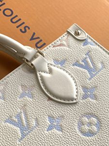 Louis Vuitton Handbag M25770