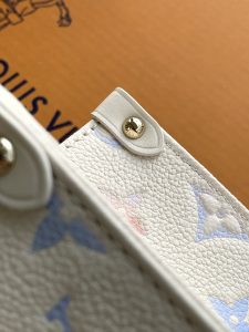 Louis Vuitton Handbag M25770