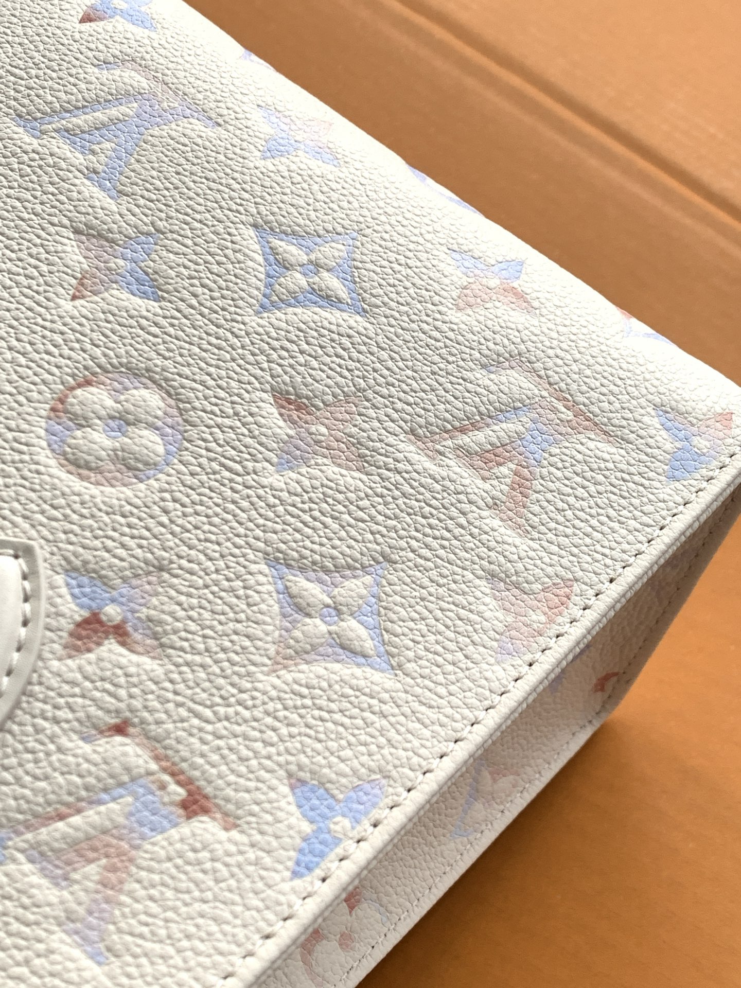 Louis Vuitton Handbag M25770