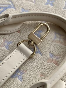 Louis Vuitton Handbag M25770
