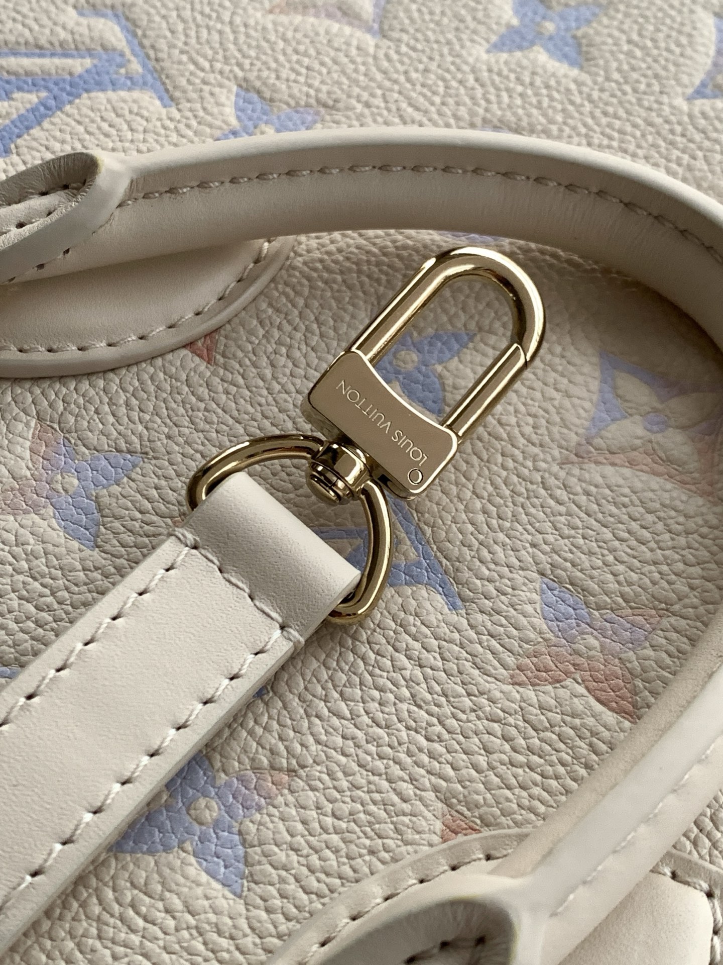 Louis Vuitton Handbag M25770
