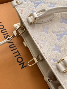 Louis Vuitton Handbag M25770