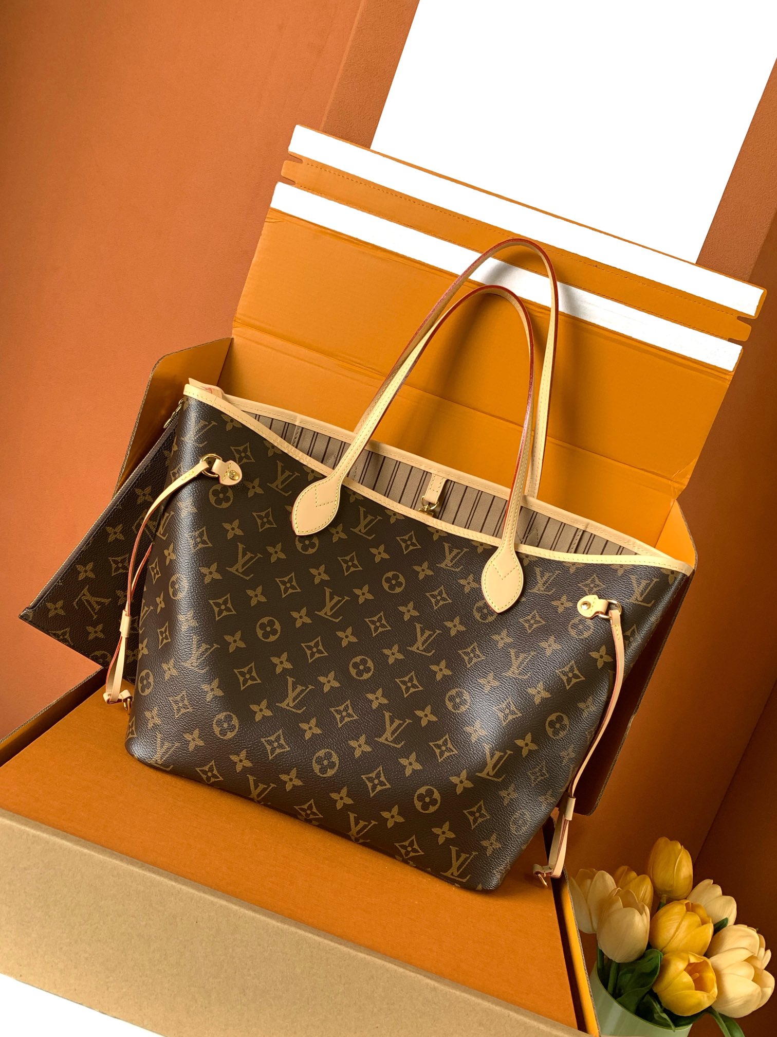 Louis Vuitton Handbag M46975
