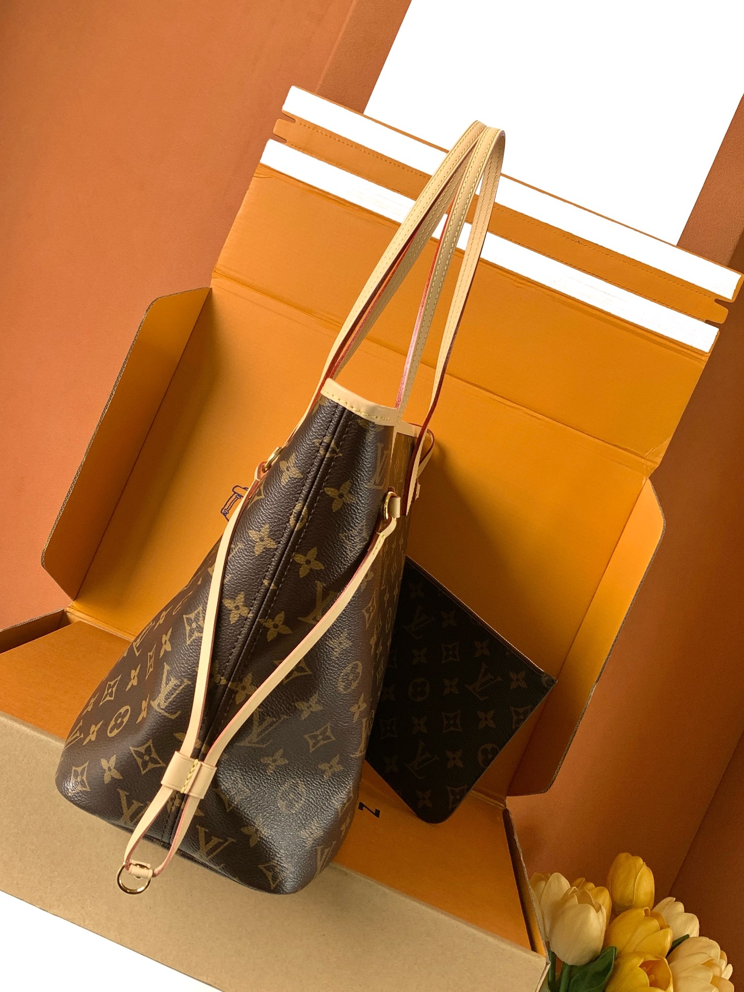Louis Vuitton Handbag M46975