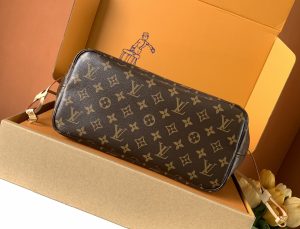 Louis Vuitton Handbag M46975