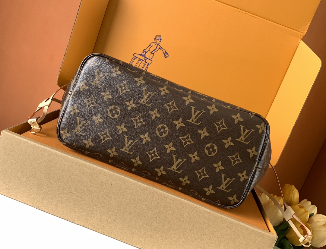 Louis Vuitton Handbag M46975
