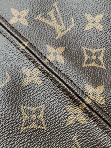 Louis Vuitton Handbag M46975