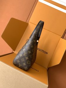 Louis Vuitton Handbag M12940