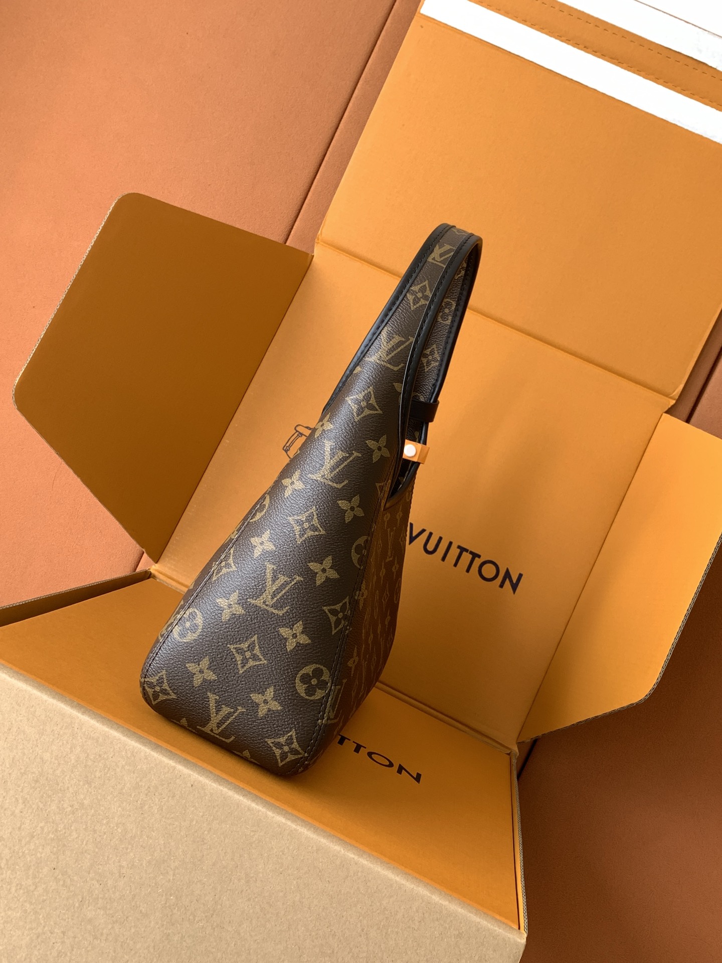 Louis Vuitton Handbag M12940