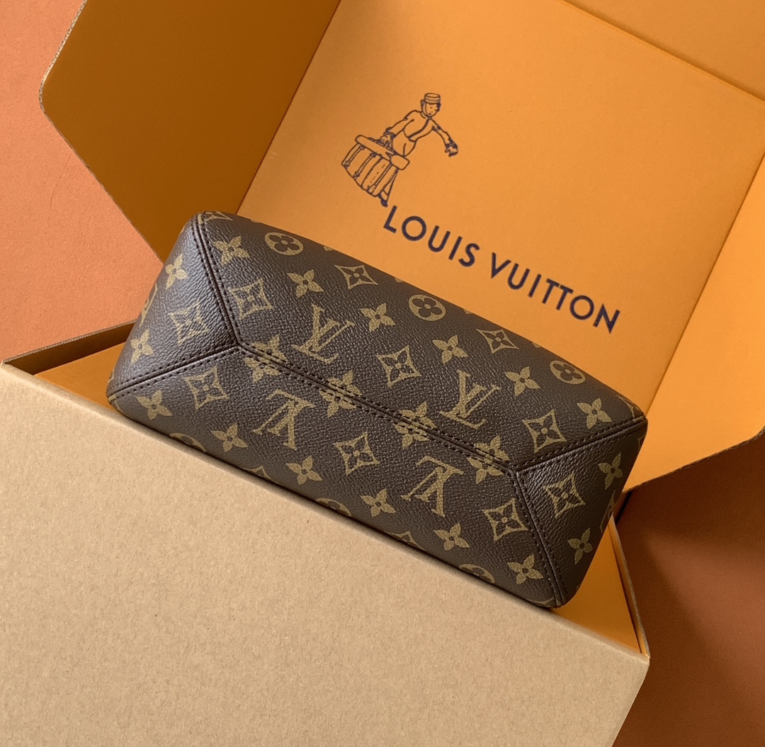 Louis Vuitton Handbag M12940