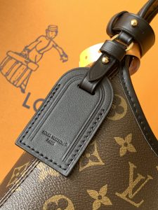 Louis Vuitton Handbag M12940