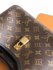 Louis Vuitton Handbag M12940