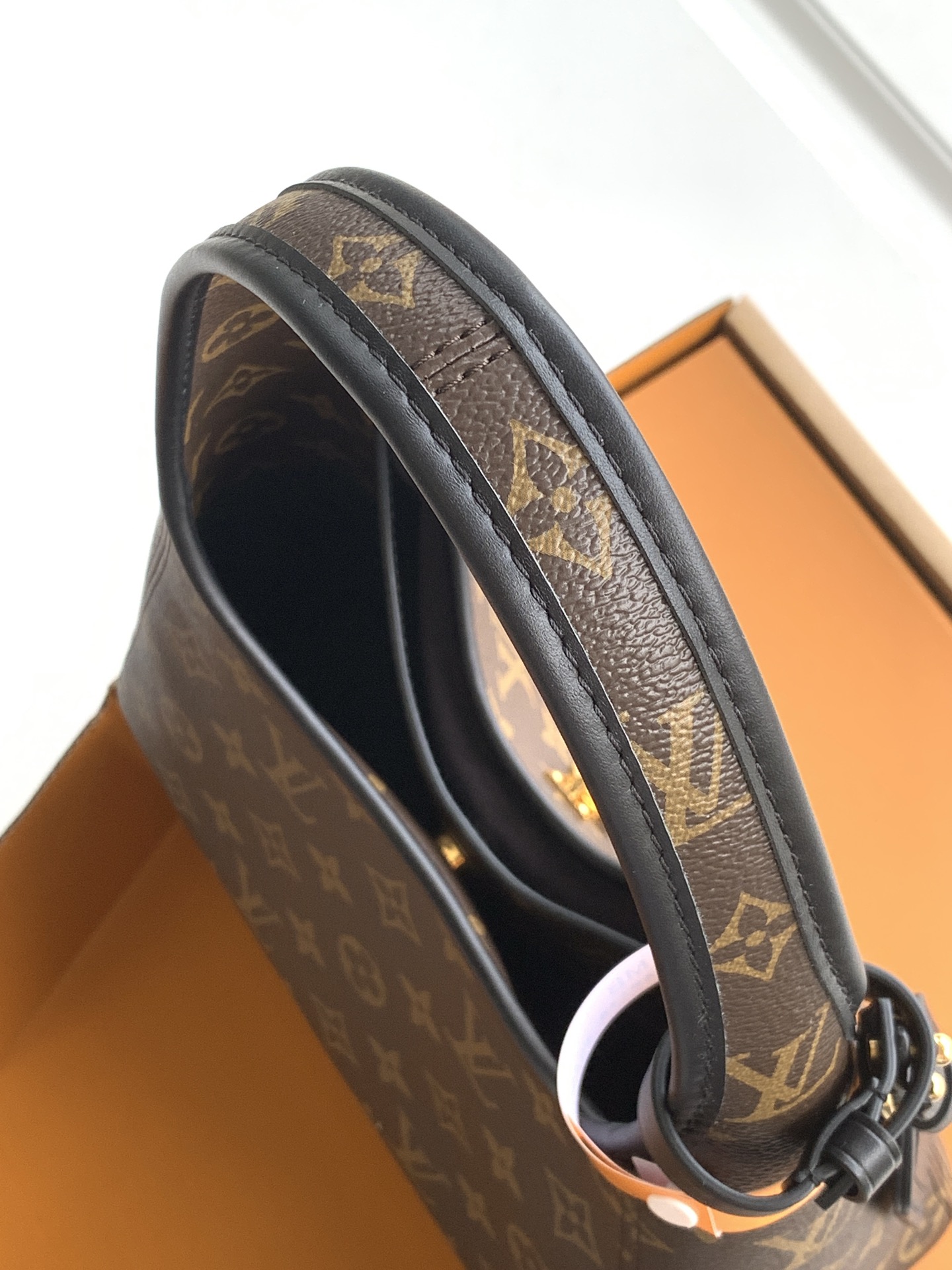 Louis Vuitton Handbag M12940