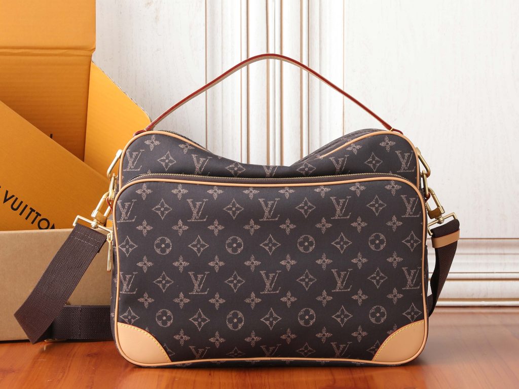 Louis Vuitton Handbag M29853