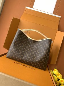 Louis Vuitton Handbag M25877