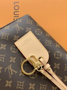 Louis Vuitton Handbag M25877