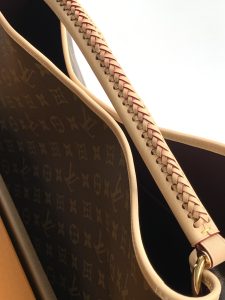 Louis Vuitton Handbag M25877