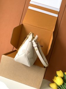 Louis Vuitton Handbag M14634 in White