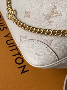 Louis Vuitton Handbag M14634 in White