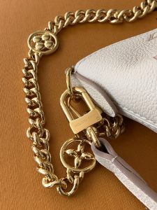 Louis Vuitton Handbag M14634 in White