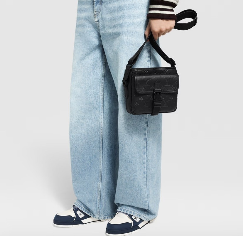 Louis Vuitton Messenger Bag M12516