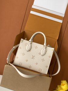 Louis Vuitton Handbag M14403 in White