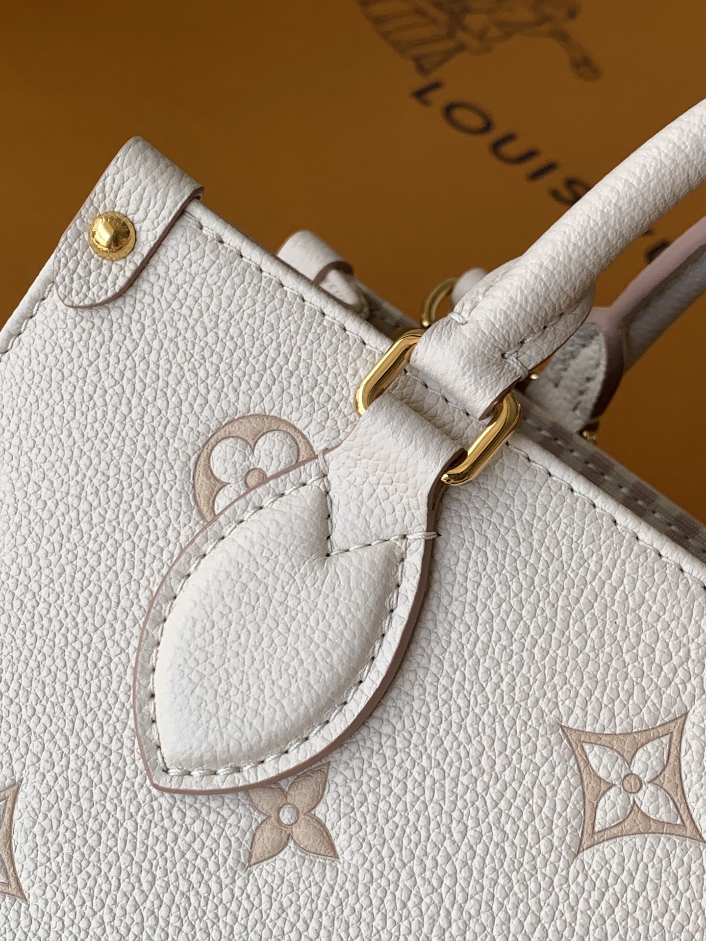 Louis Vuitton Handbag M14403 in White