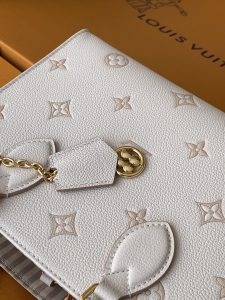 Louis Vuitton Handbag M14403 in White