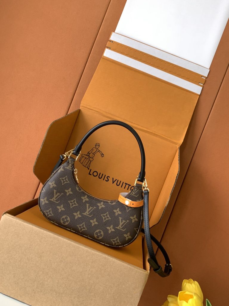 Louis Vuitton Handbag M25223