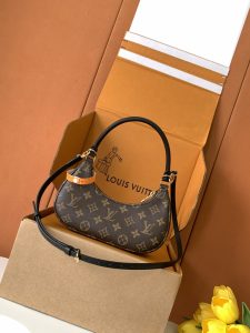 Louis Vuitton Handbag M25223