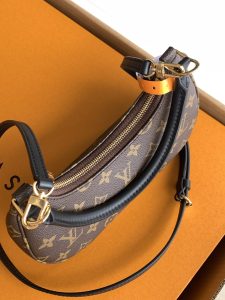 Louis Vuitton Handbag M25223