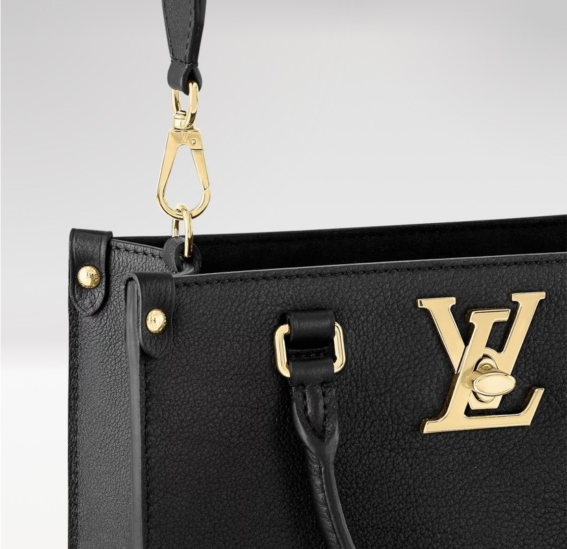 Louis Vuitton Shoulder Bag M22311